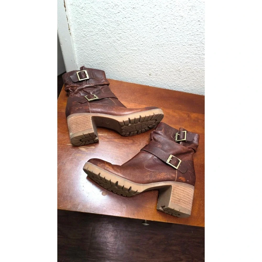 Korks-Ease Brown Ankle Boots Buckle & Stacked Heel Distressed Leather Size 9.5